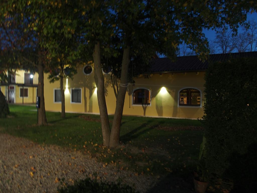 Agriturismo Greppi Crescentino ภายนอก รูปภาพ